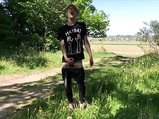 Queer compilation featuring European twink amateurs indulging in risky outdoor handjobs. Expect big loads, solo strokes, and jerk-offs in the woods, all captured for your viewing pleasure.
